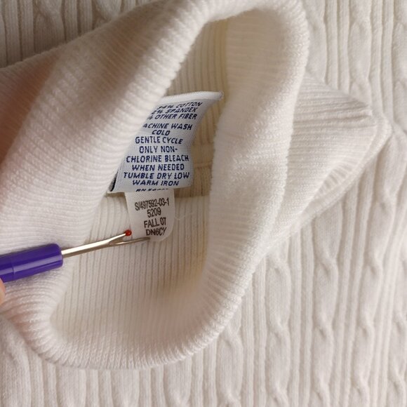 Fall '07 GAP Pristine White Cable Knit Sleeveless Turtleneck - Picture 8 of 9